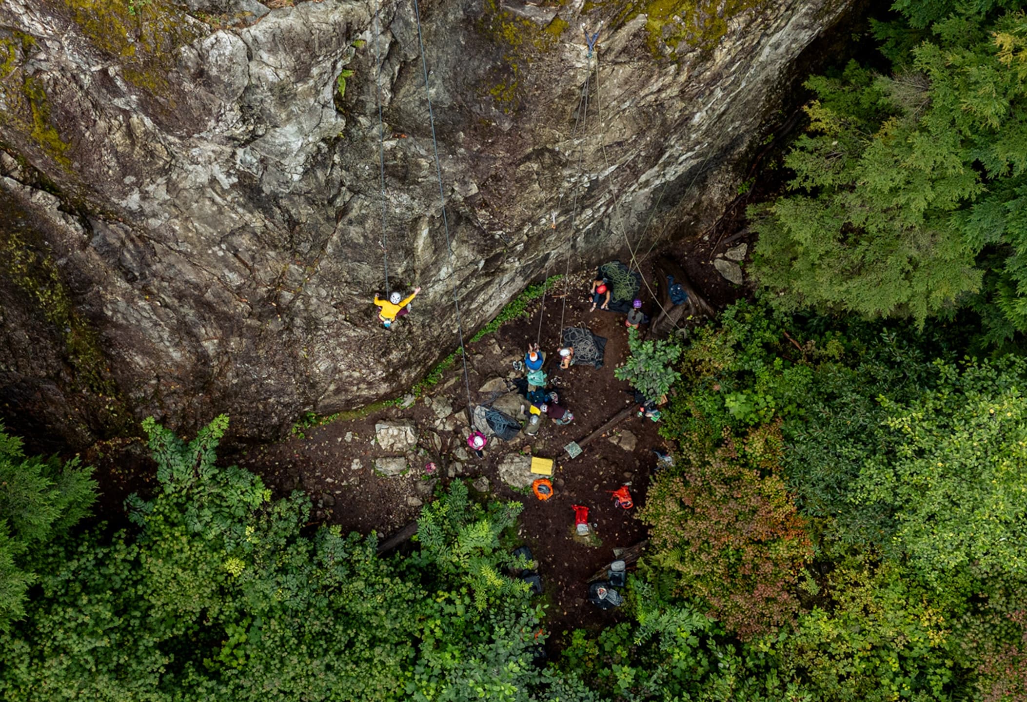 Arc’teryx Climb Academy Sḵwx̱wú7mesh 참가자들