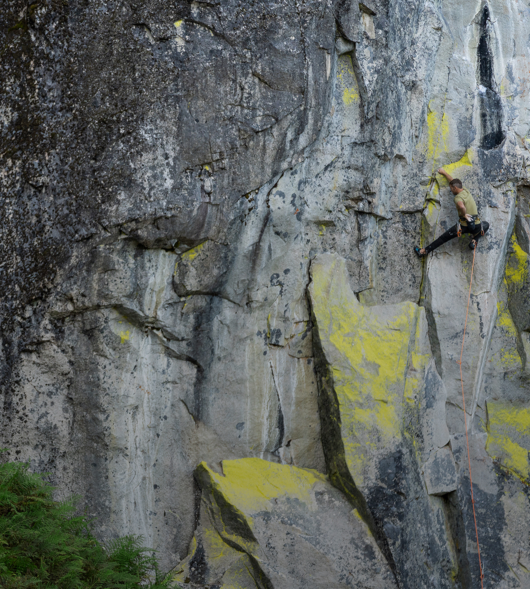 panel10_arcteryx-man-climbing